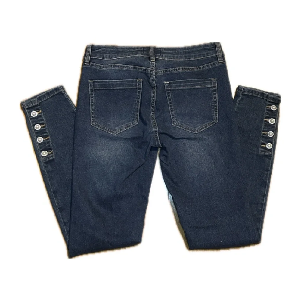 CeCe Jeans Sparkly Button Cuff Detail Women’s Size 2 Medium Wash - Picture 2 of 4